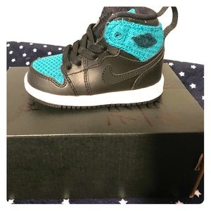 NIKE air Jordans New with box baby sz 4 retro high